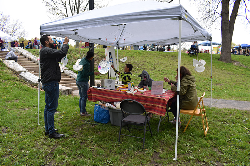 DSC_0065 Children created their own fish out of paper plates at Wake Up the Earth 2019.