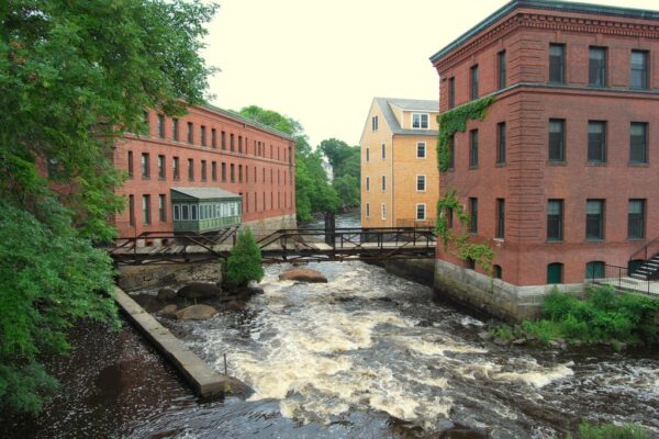 A photo of the Lower Mills Village, Massachusetts, spanning both sides of the Neponset River between Milton (on the right) and City of Boston (Dorchester) (on the left).