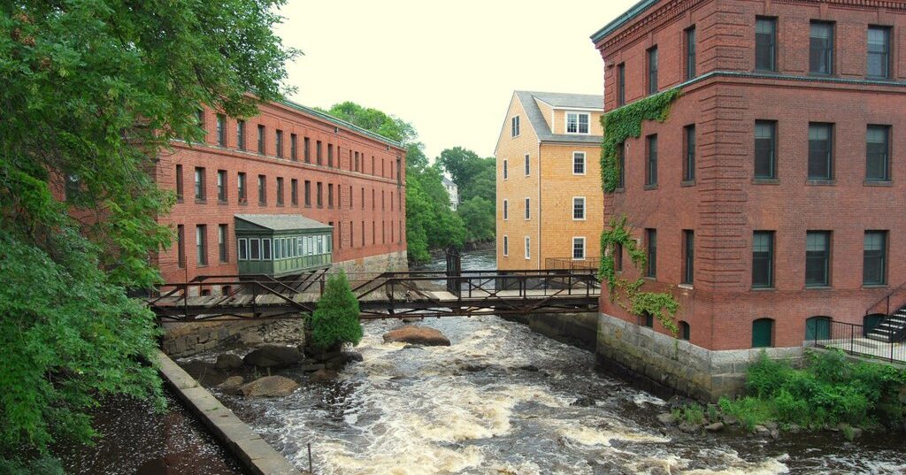 A photo of the Lower Mills Village, Massachusetts, spanning both sides of the Neponset River between Milton (on the right) and City of Boston (Dorchester) (on the left).