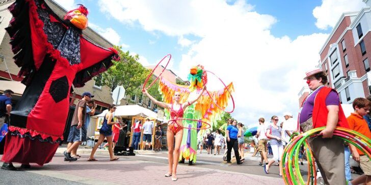 507b7e7052d7d.image A parade under a sunny sky