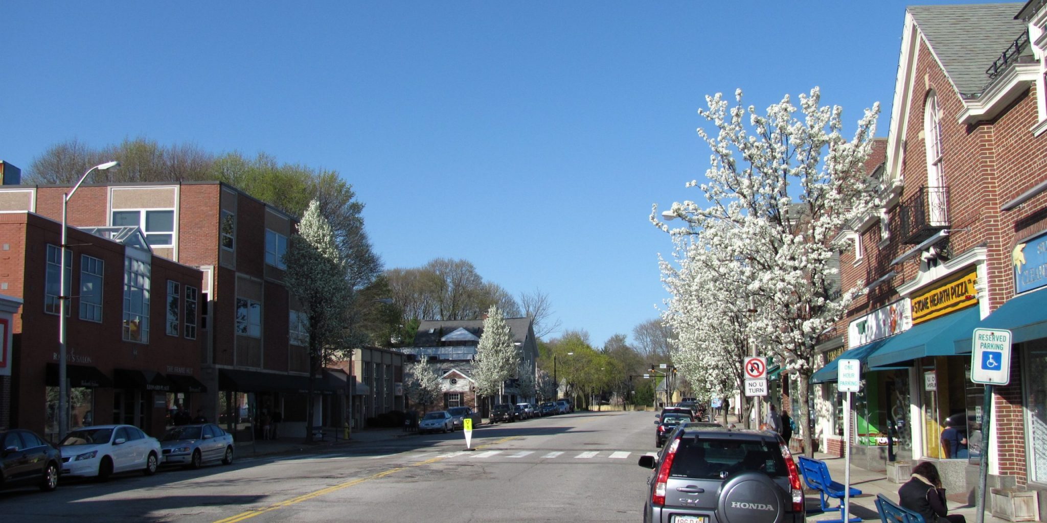 Looking_north_on_Leonard_Street,_Belmont_Center_MA Looking_north_on_Leonard_Street,_Belmont_Center_MA